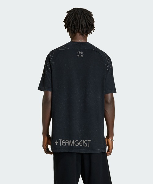 adidas(アディダス)の「Adilenium シーズン4 チームガイスト グラフィック 半袖Tシャツ / アディダスオリジナルス adidas Originals(Tシャツ/カットソー・メンズ・ブラック・SMALL/X-SMALL/X-LARGE/MEDIUM/4XL/LARGE/3XL/XX-LARGE)」の2枚目の写真