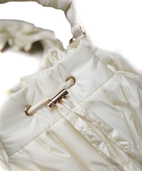 Chick(チック)の「【es】フリルハンドル ナイロン巾着バッグ(ショルダーバッグ・レディース・カーキ/ブラック/アイボリー・FREE)」の13枚目の写真