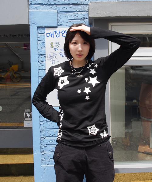 KKEEE(ケーケーイーイー)の「スターカインドロングスリーブ(2カラー)(Tシャツ/カットソー・レディース・ホワイト/ブラック・FREE)」の8枚目の写真