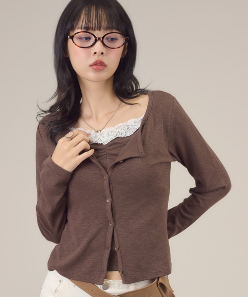 apres jour mignon(アプレジュールミニョン)の「レース付きフェイクレイヤードトップス(Tシャツ/カットソー・レディース・ピンク/チャコールグレー/ブラウン系その他・LARGE/フリー)」の6枚目の写真