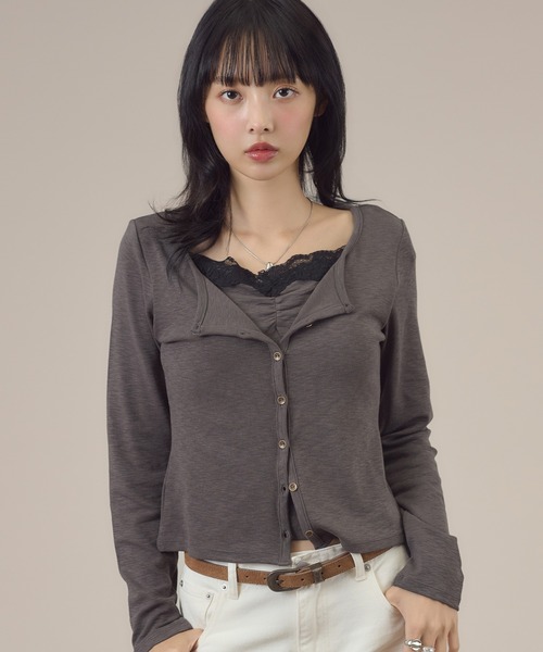 apres jour mignon(アプレジュールミニョン)の「レース付きフェイクレイヤードトップス(Tシャツ/カットソー・レディース・ピンク/チャコールグレー/ブラウン系その他・LARGE/フリー)」の4枚目の写真