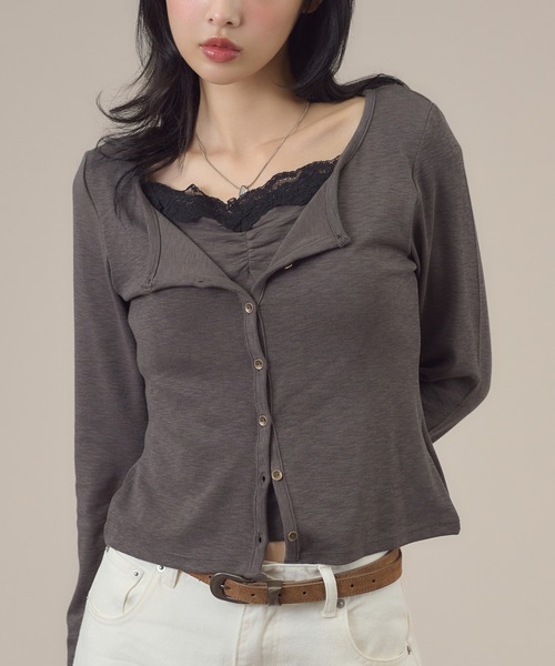 apres jour mignon(アプレジュールミニョン)の「レース付きフェイクレイヤードトップス(Tシャツ/カットソー・レディース・ピンク/チャコールグレー/ブラウン系その他・LARGE/フリー)」の12枚目の写真
