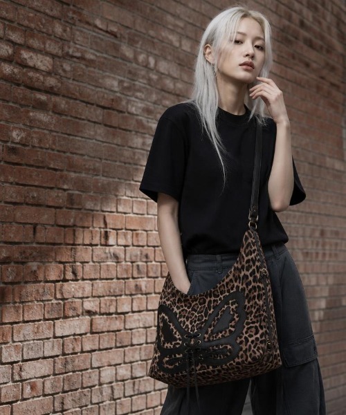 Burner(バーナー)の「【Leathen Leather(レーセンレザー)】レオパード柄 ワイドショルダートートバッグ lea-shbag-29-17【RBTS】(ショルダーバッグ・メンズ・ベージュ・FREE)」の14枚目の写真