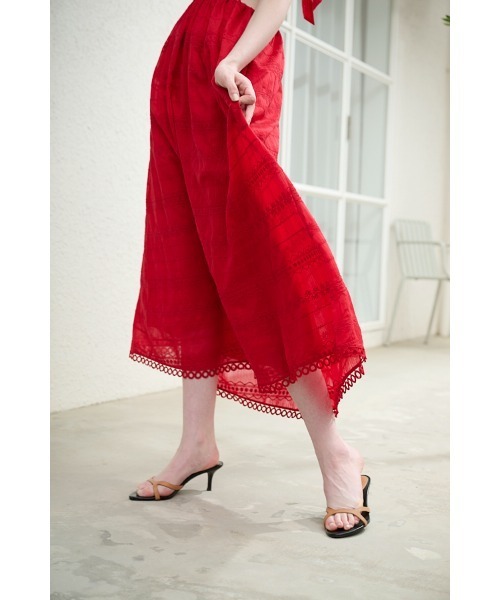 Estella.K(エステラケー)の「Arina Cut-out Dress カットアウトエンブロイダリードレス(ワンピース・レディース・ホワイト/ブラック/レッド/サックスブルー・FREE)」の20枚目の写真