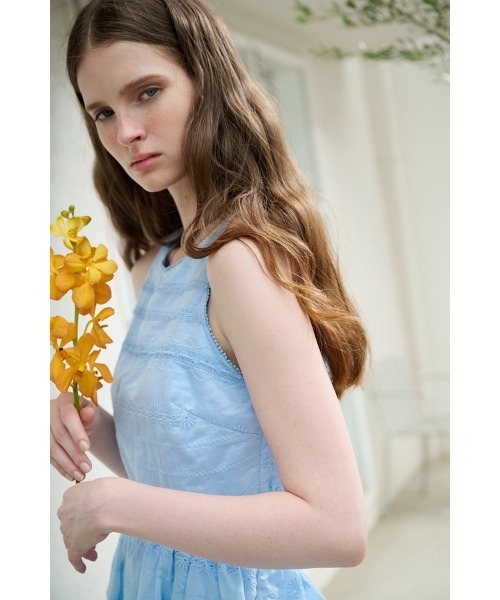 Estella.K(エステラケー)の「Arina Cut-out Dress カットアウトエンブロイダリードレス(ワンピース・レディース・ホワイト/ブラック/レッド/サックスブルー・FREE)」の7枚目の写真