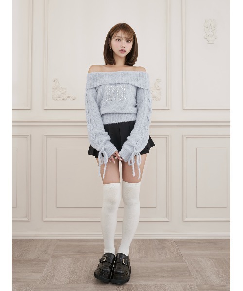 Darich(ダーリッチ)の「DDケーブルクロップドオフショルニットトップス(ニット/セーター・レディース・ピンク/ベージュ/ホワイト/サックスブルー・FREE)」の8枚目の写真