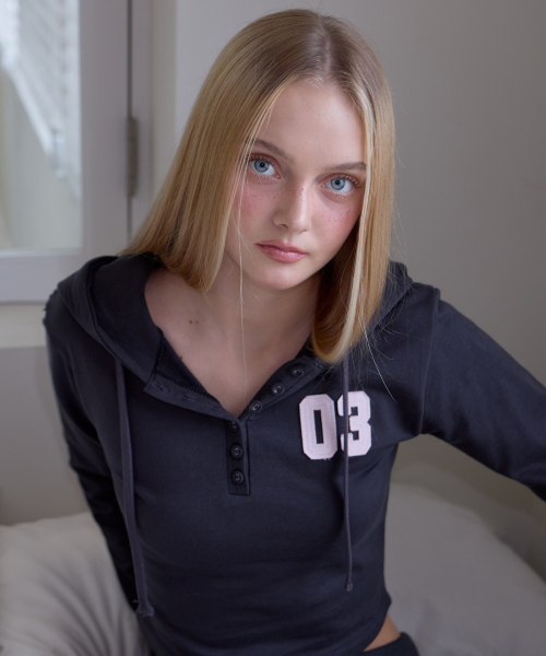 ROSEFRANTZ（ロゼフランツ）の「Patchwork Slim Hood Long Sleeve [Charcoal]（パーカー・レディース・チャコールグレー・OS）」の2枚目の写真