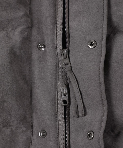 The DUFFER of ST.GEORGE(ザダファーオブセントジョージ)の「FAKE SUEDE DOWN VEST:フェイクスエード ダウンベスト / スエード風 / ハイネック / ボリュームネック / アウターベスト(ダウンベスト・メンズ・チャコールグレー/マスタード・SMALL/LARGE/MEDIUM/X-LARGE)」の17枚目の写真