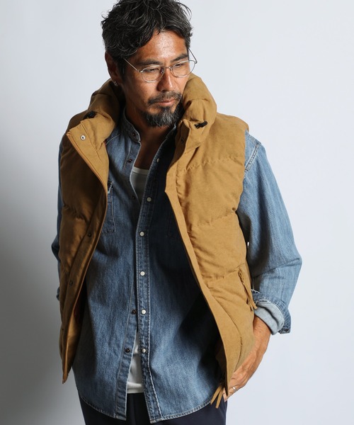 The DUFFER of ST.GEORGE(ザダファーオブセントジョージ)の「FAKE SUEDE DOWN VEST:フェイクスエード ダウンベスト / スエード風 / ハイネック / ボリュームネック / アウターベスト(ダウンベスト・メンズ・チャコールグレー/マスタード・SMALL/LARGE/MEDIUM/X-LARGE)」の7枚目の写真