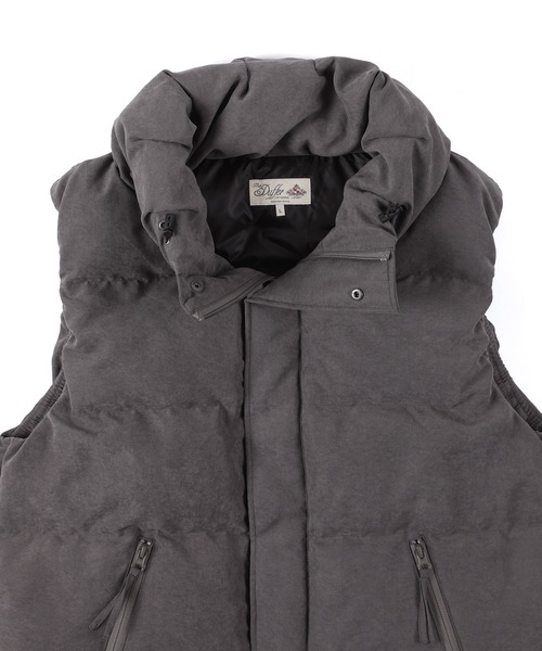 The DUFFER of ST.GEORGE(ザダファーオブセントジョージ)の「FAKE SUEDE DOWN VEST:フェイクスエード ダウンベスト / スエード風 / ハイネック / ボリュームネック / アウターベスト(ダウンベスト・メンズ・チャコールグレー/マスタード・SMALL/LARGE/MEDIUM/X-LARGE)」の13枚目の写真