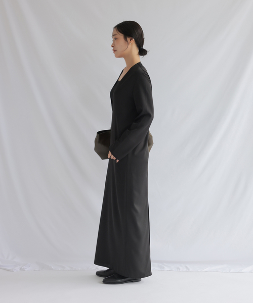chlal(クラール)の「ディープVネックワンピース(ワンピース・レディース・ブラック/ホワイト・38/36)」の10枚目の写真