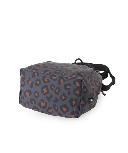 one'sterrace（ワンズテラス）の「ROOTOTE ルートート ドローストリングサコッシュ C（ショルダーバッグ・レディース・グレー系4/ダークブラウン系8/ブラック系8/カーキ系5・99）」の8枚目の写真