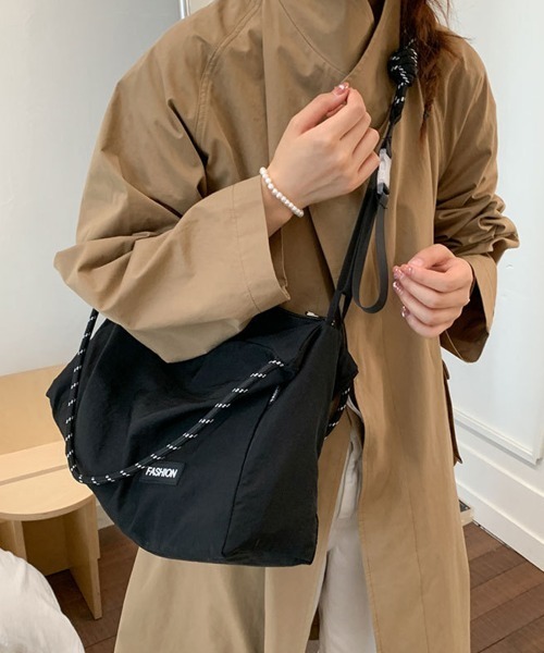 Miniministore(ミニミニストア)の「折りたたみトート ナイロンバッグ 軽量(トートバッグ・レディース・オフホワイト/ベージュ/ブラック・FREE)」の4枚目の写真