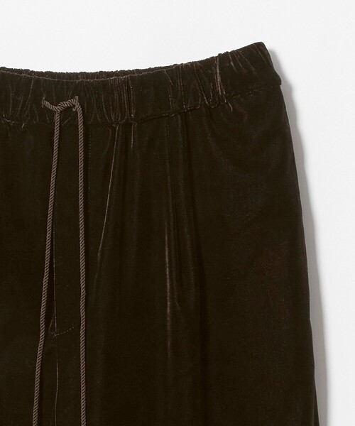UNITED ARROWS(ユナイテッドアローズ)の「ベルベット イージーパンツ(その他パンツ・レディース・ダークブラウン/ブラック・38/36)」の17枚目の写真