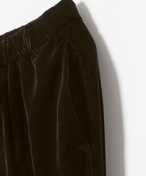 UNITED ARROWS(ユナイテッドアローズ)の「ベルベット イージーパンツ(その他パンツ・レディース・ダークブラウン/ブラック・38/36)」の16枚目の写真