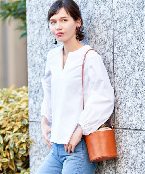 ADAM ET ROPE'(アダムエロペ)の「バルーンスリーブブラウス(シャツ/ブラウス・レディース・キャメル/オフホワイト/ブラック/ピンク/キナリ/オレンジ・FREE)」の2枚目の写真