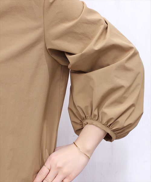 ADAM ET ROPE'(アダムエロペ)の「バルーンスリーブブラウス(シャツ/ブラウス・レディース・キャメル/オフホワイト/ブラック/ピンク/キナリ/オレンジ・FREE)」の17枚目の写真