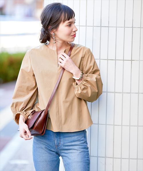 ADAM ET ROPE'(アダムエロペ)の「バルーンスリーブブラウス(シャツ/ブラウス・レディース・キャメル/オフホワイト/ブラック/ピンク/キナリ/オレンジ・FREE)」の19枚目の写真