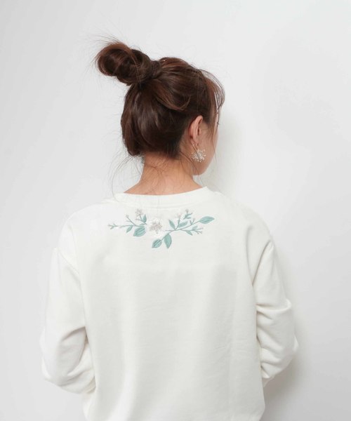 ikka(イッカ)の「フラワー刺繍プルオーバー(Tシャツ/カットソー・レディース・ネイビー/オフホワイト/グレー・LARGE/MEDIUM)」の11枚目の写真