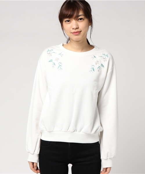 ikka(イッカ)の「フラワー刺繍プルオーバー(Tシャツ/カットソー・レディース・ネイビー/オフホワイト/グレー・LARGE/MEDIUM)」の4枚目の写真