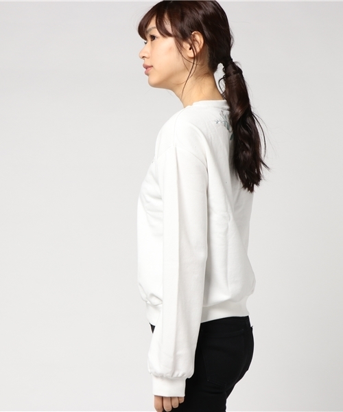 ikka(イッカ)の「フラワー刺繍プルオーバー(Tシャツ/カットソー・レディース・ネイビー/オフホワイト/グレー・LARGE/MEDIUM)」の5枚目の写真