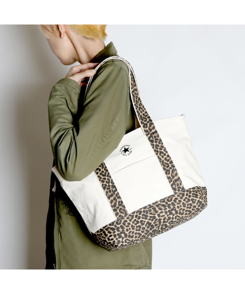 CONVERSE(コンバース)の「【CONVERSE/コンバース】canvas M tote/キャンバスMトートバッグ(トートバッグ・レディース・ベージュ/ブラック/ホワイト/ブラック系その他/レッド/ネイビー/グレー/ダークベージュ/ベージュ系その他/グリーン/ライトブラウン/ブルー/ブラック系その他3/アイボリー/レッド系その他/ワインレッド・FREE)」の17枚目の写真