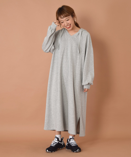 w closet（ダブルクローゼット）の「スエットフーディワンピース_（ワンピース・レディース・ブラック/グレー/オレンジ・FREE）」の4枚目の写真