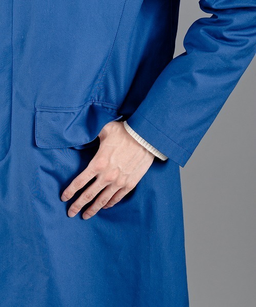 ADAM ET ROPE'（アダムエロペ）の「撥水高密度オックス　ステンカラーコート（ステンカラーコート・メンズ・ブルー/レッド/ベージュ・MEDIUM/LARGE）」の7枚目の写真