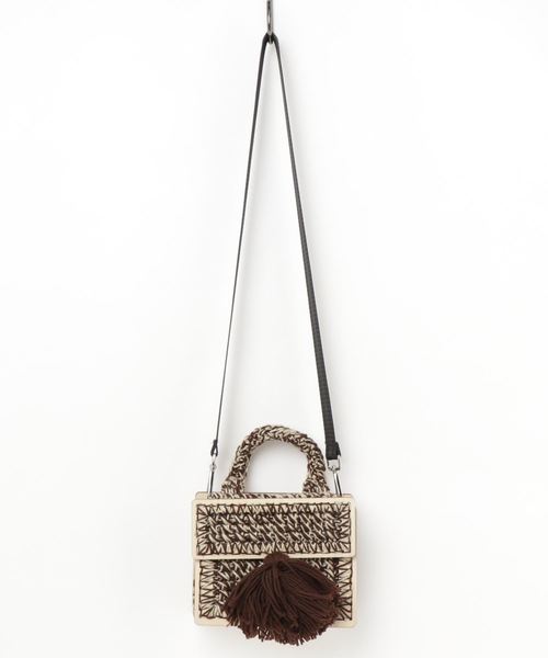 lala Born（ララボーン）の「【lala Born】手編みタッセル付きショルダーバッグ（ショルダーバッグ・レディース・ブラウン/レッド・FREE）」の2枚目の写真