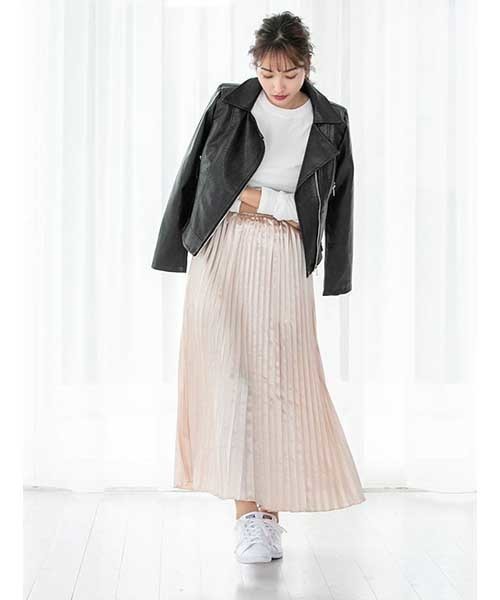 fifth(フィフス)の「プリーツシャイニーロングスカート(スカート・レディース・ブラック/ベージュ/カーキ・MEDIUM)」の3枚目の写真
