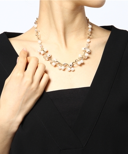 ROPE' PICNIC(ロペピクニック)の「変形パール/ガラスショートネックレス(ネックレス・レディース・オフホワイト/ピンク・FREE)」の3枚目の写真