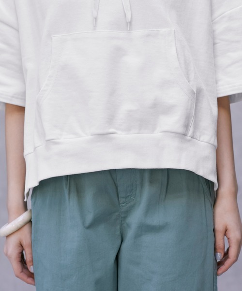 Chaco closet（チャコ クローゼット）の「5分袖 サイドスリット 裏毛ワイドパーカー（パーカー・レディース・ブラック/アイボリー/杢グレー/ベージュ/パープル・FREE）」の11枚目の写真