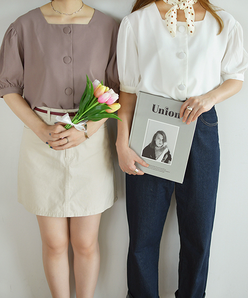 PairPair(ペアペア)の「スクエアネックBIGボタンブラウス(シャツ/ブラウス・レディース・ブラック/オフホワイト/モカ・FREE)」の1枚目の写真