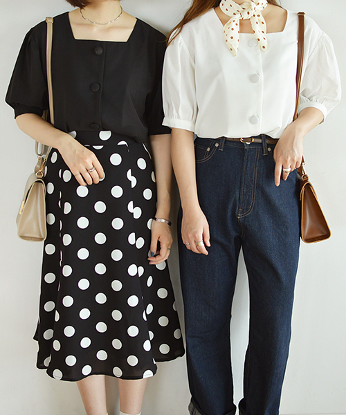 PairPair(ペアペア)の「スクエアネックBIGボタンブラウス(シャツ/ブラウス・レディース・ブラック/オフホワイト/モカ・FREE)」の2枚目の写真