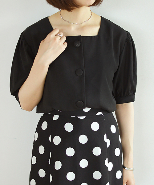 PairPair(ペアペア)の「スクエアネックBIGボタンブラウス(シャツ/ブラウス・レディース・ブラック/オフホワイト/モカ・FREE)」の17枚目の写真
