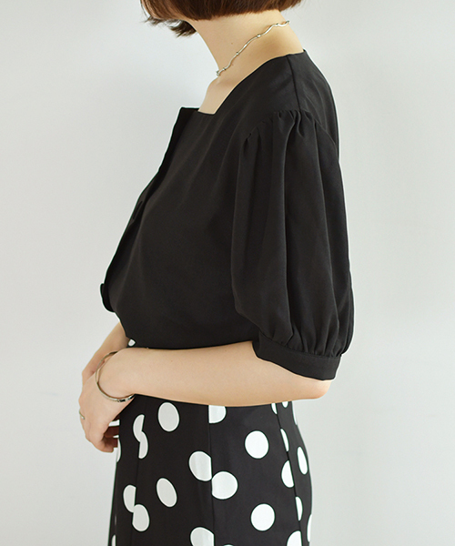 PairPair(ペアペア)の「スクエアネックBIGボタンブラウス(シャツ/ブラウス・レディース・ブラック/オフホワイト/モカ・FREE)」の18枚目の写真