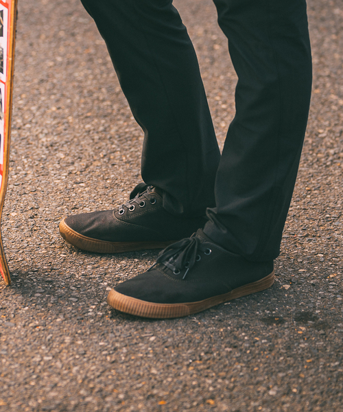 CHROME(クローム)の「TRUK / トラック ボードラスティング製法 ローテクスニーカー(スニーカー・メンズ・ブラック/ブラック×ホワイト/ブラック×ブラック/ベージュ×ブラック・25cm/28cm/26.5cm/25.5cm/26cm/27cm/27.5cm/28.5cm/29cm)」の2枚目の写真