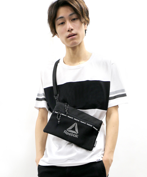 Reebok(リーボック)の「【Reebok/リ-ボック】ロゴプリント サコッシュ(ショルダーバッグ・メンズ・ブラック/レッド/イエロー・FREE)」の4枚目の写真