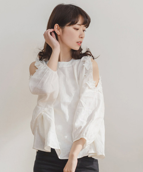 セール 肩だし トップス フローラルカットショルダー Tシャツ カットソー Funalive ファンアライブ のファッション通販 Zozotown
