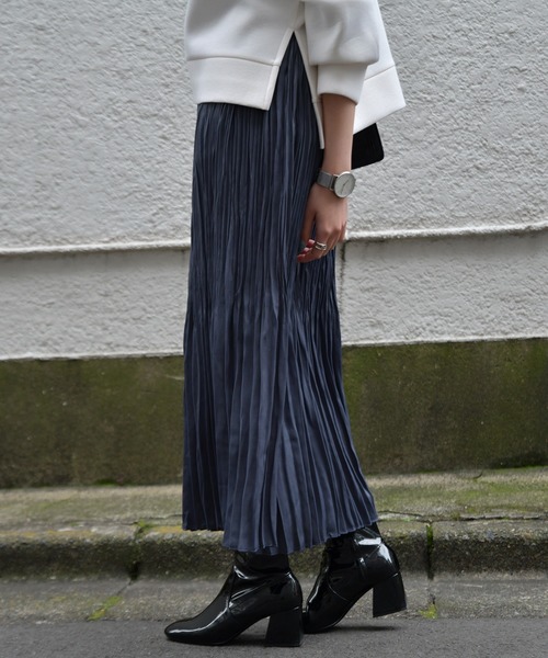 Ambre Neige(アンブルネージュ)の「ロングプリーツスカート/【WEB/EC限定商品】(スカート・レディース・ネイビー/ダークブルー/ピンクベージュ・FREE)」の9枚目の写真