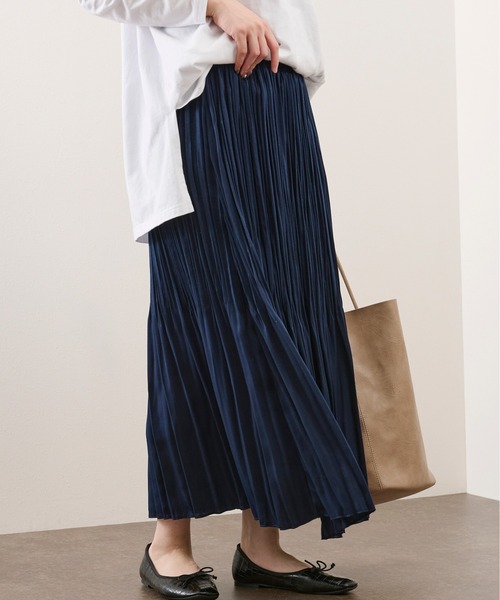 Ambre Neige(アンブルネージュ)の「ロングプリーツスカート/【WEB/EC限定商品】(スカート・レディース・ネイビー/ダークブルー/ピンクベージュ・FREE)」の5枚目の写真