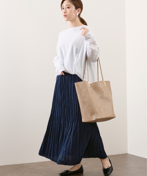 Ambre Neige(アンブルネージュ)の「ロングプリーツスカート/【WEB/EC限定商品】(スカート・レディース・ネイビー/ダークブルー/ピンクベージュ・FREE)」の4枚目の写真