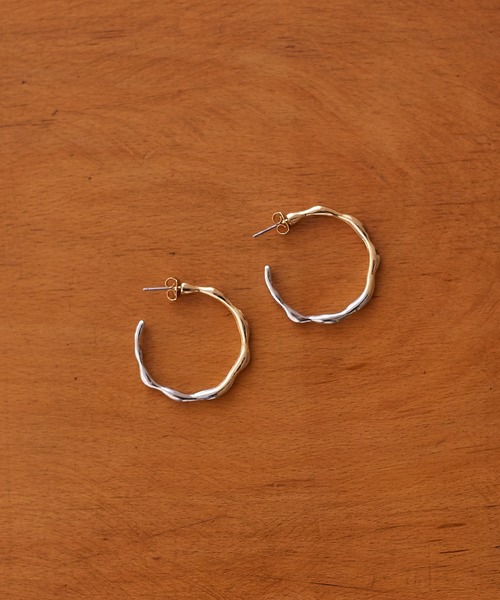 Abahouse Devinette(ドゥヴィネット)の「【9-22】配色グラデーションピアス(ピアス(両耳用)・レディース・ゴールド・フリー)」の1枚目の写真