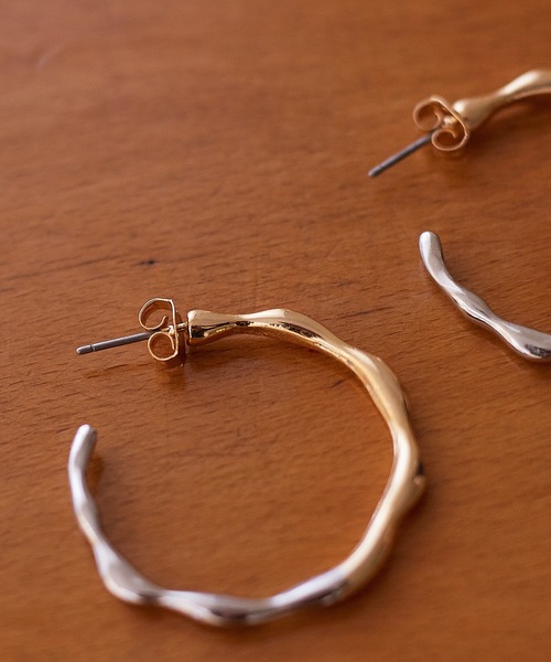 Abahouse Devinette(ドゥヴィネット)の「【9-22】配色グラデーションピアス(ピアス(両耳用)・レディース・ゴールド・フリー)」の2枚目の写真