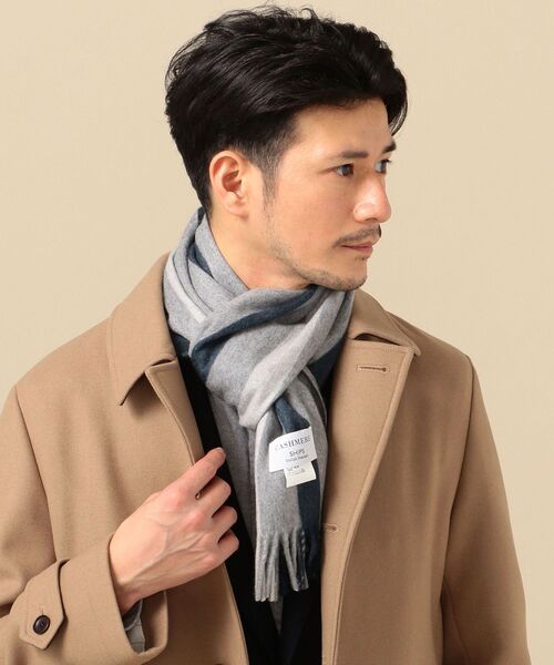 SHIPS(シップス)の「SHIPS: カシミヤ ストライプ ミニ マフラー(マフラー・メンズ・グレー/ネイビー/ライトグレー/カーキ・ONE SIZE)」の2枚目の写真