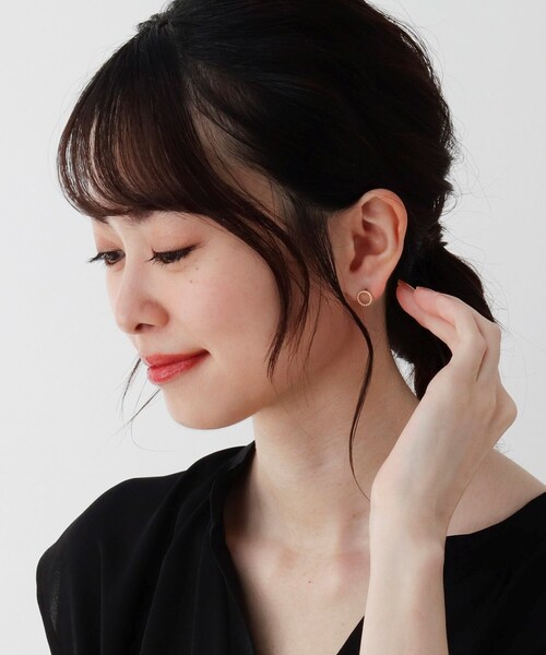 COCOSHNIK(ココシュニック)の「K18丸玉サークル スタッドピアス(ピアス(両耳用)・レディース・ホワイト系その他7・00)」の9枚目の写真
