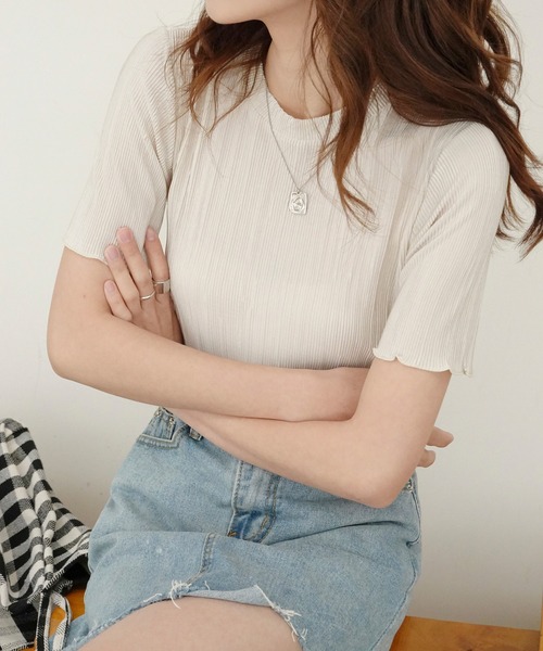 Mayree（メイリー）の「【Mayree】サテンミニプリーツトップス（Tシャツ/カットソー・レディース・ブラック/ブルー/モカ/グレイッシュベージュ/アイボリー・FREE）」の6枚目の写真