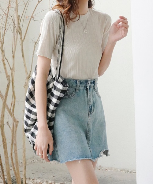 Mayree（メイリー）の「【Mayree】サテンミニプリーツトップス（Tシャツ/カットソー・レディース・ブラック/ブルー/モカ/グレイッシュベージュ/アイボリー・FREE）」の9枚目の写真