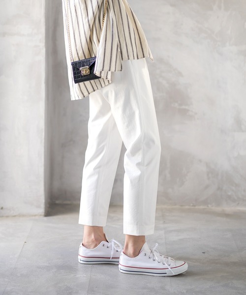 WHITE JOOLA（ホワイトジョーラ）の「PrimeFlex紫外線防止＆撥水＆接触冷感＆ストレッチ！多機能・美ラインテーパードカラーパンツ（スラックス・レディース・ホワイト/ブラック/ブルー/グリーン/イエロー/ピンク・61/64/67）」の10枚目の写真