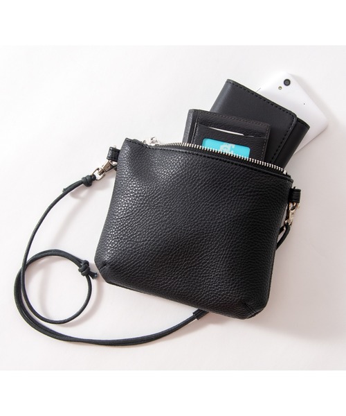 DEVICE（デバイス）の「【インフルエンサー sei ×DEVICE コラボ】Rename  フェイクレザーシンプル サコッシュバッグ（ショルダーバッグ・メンズ・ブラック・FREE）」の20枚目の写真